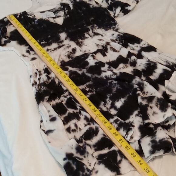 Area Women's Printed Three Quarter Sleeve V-neck Mini Dress. SMALL 100% Viscose - Picture 7 of 8